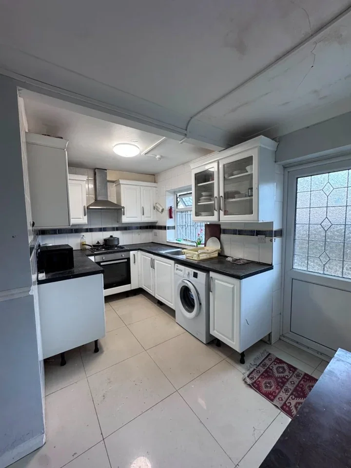 Room Atherton Road in Greater London