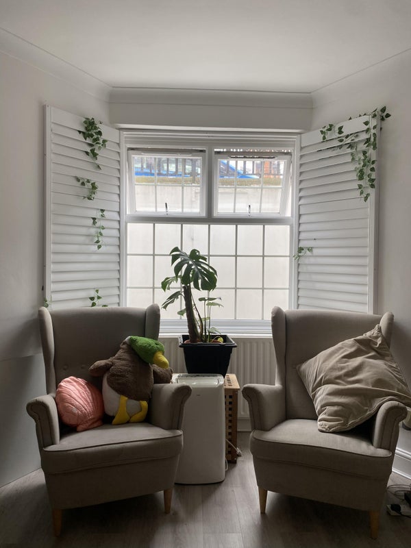 Room North End Road in Greater London