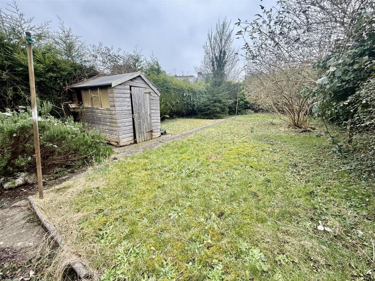 Flat Mayville Avenue in Filton