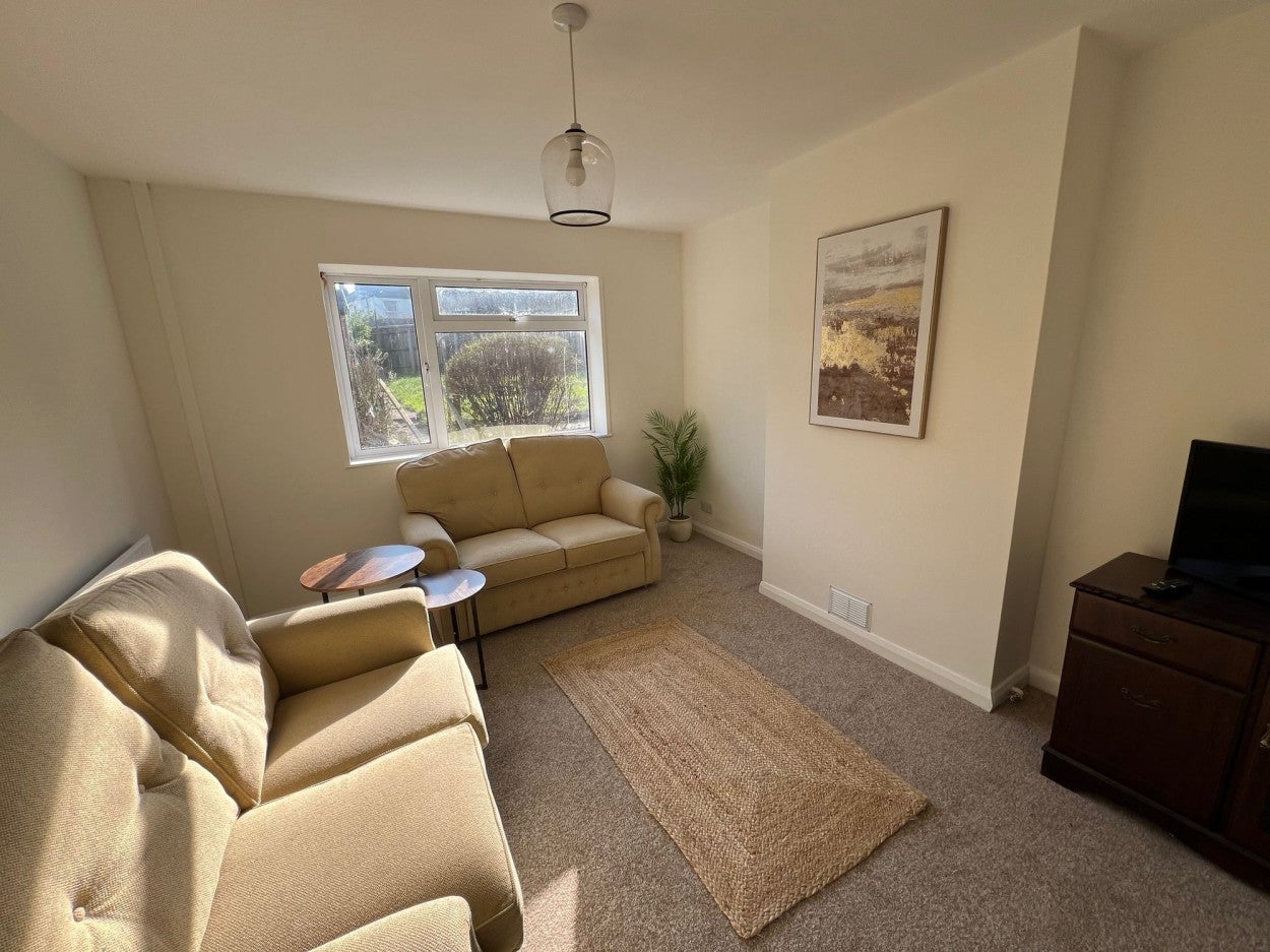 Flat Mayville Avenue in Filton