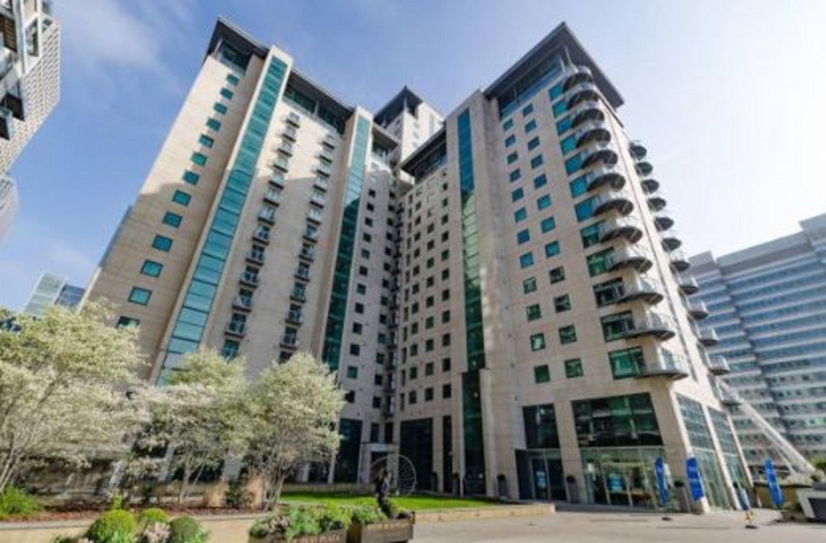 Flat South Quay Square in Greater London