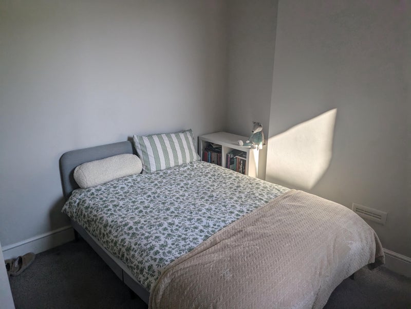 Room Hermitage Road in Greater London