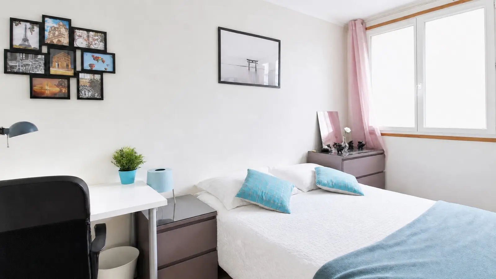 Room Rue des Pyrénées in Paris