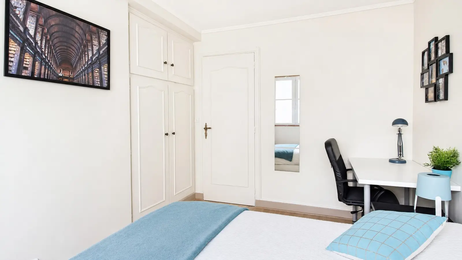Room Rue des Pyrénées in Paris