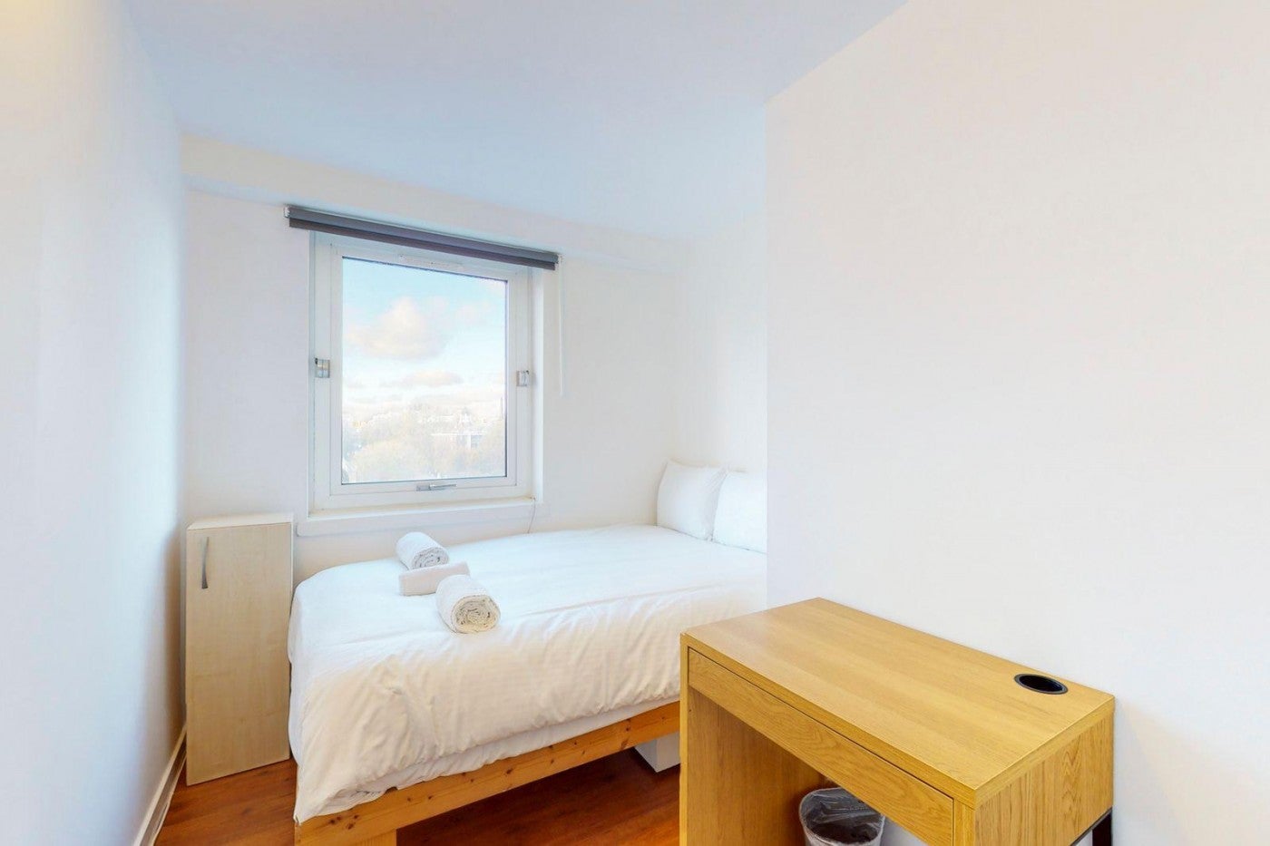 Flat Mace Street in Greater London