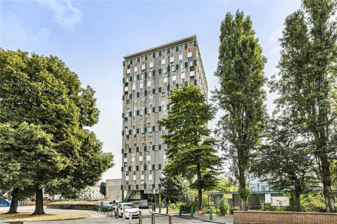 Flat Mace Street in Greater London