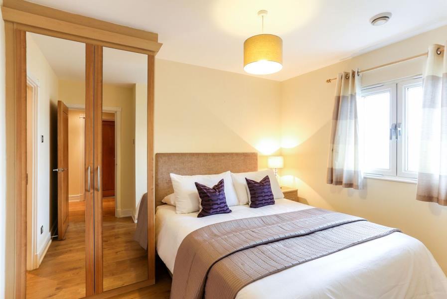 Flat Kensington High Street in Greater London