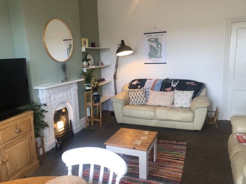 Room Ravenswood Road in Bristol