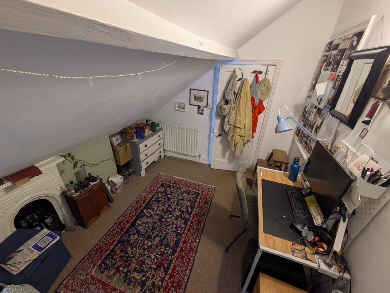 Room Ravenswood Road in Bristol