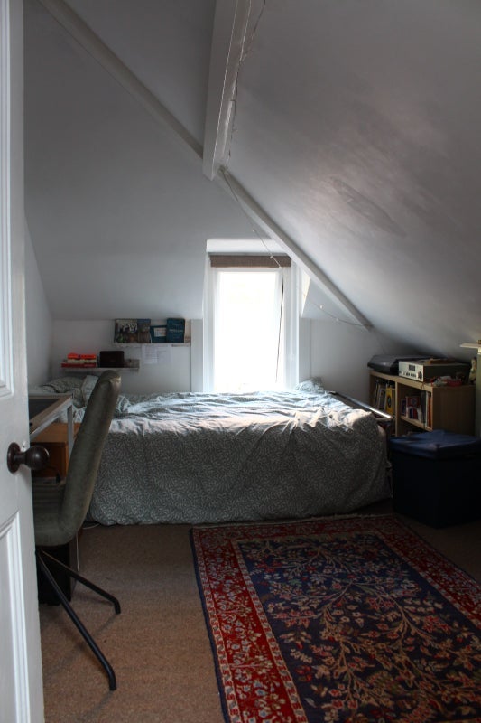 Room Ravenswood Road in Bristol