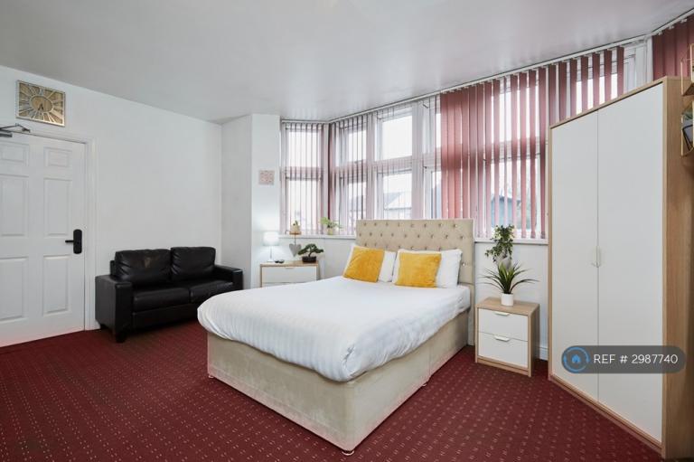 Flat Deighton Road in Kirklees