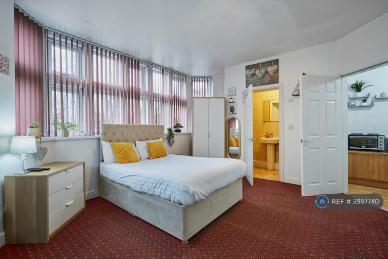Flat Deighton Road in Kirklees