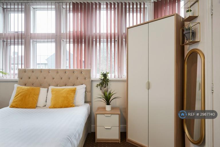 Flat Deighton Road in Kirklees