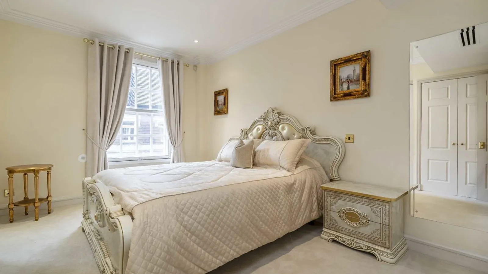 Flat North Row in City of Westminster