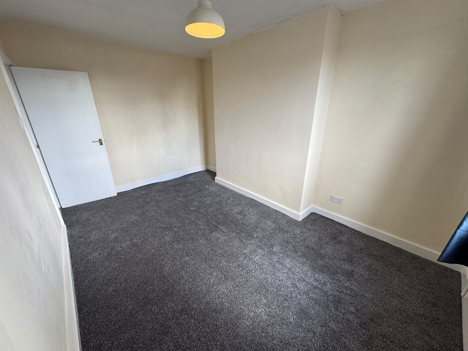 Flat Eccles New Road in Salford