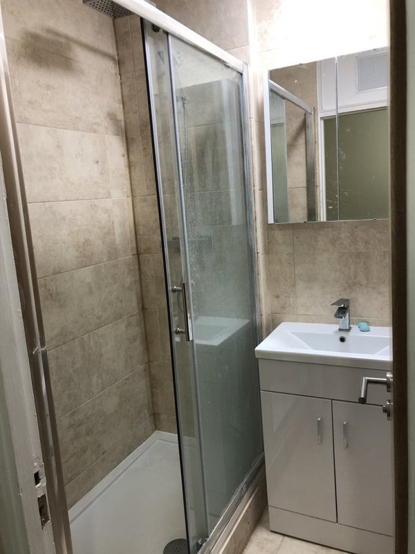 Room Clarence Gardens in Greater London