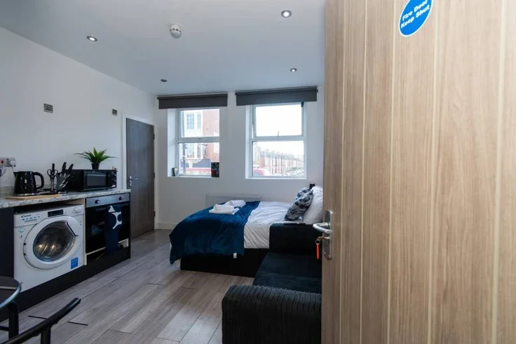 Flat Mitcham Road in Greater London