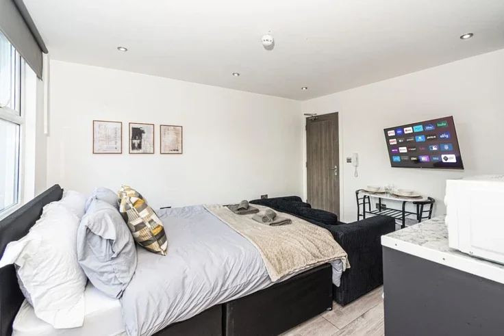 Flat Mitcham Road in Greater London