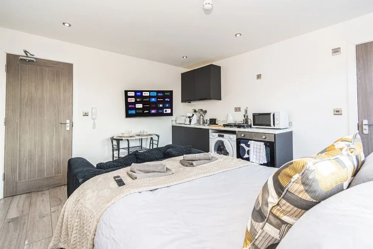 Flat Mitcham Road in Greater London