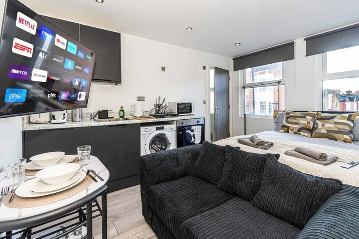 Flat Mitcham Road in Greater London