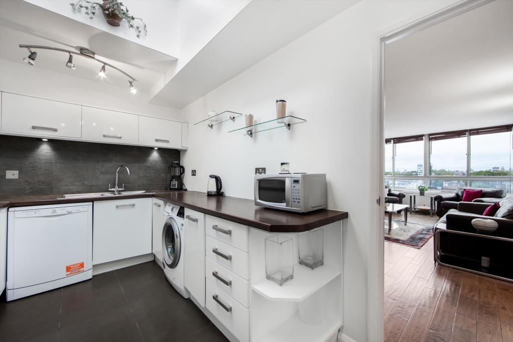 Flat Cheyne Walk in Greater London