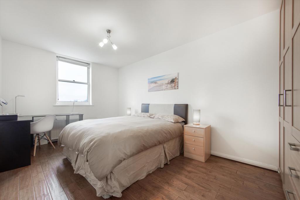 Flat Cheyne Walk in Greater London
