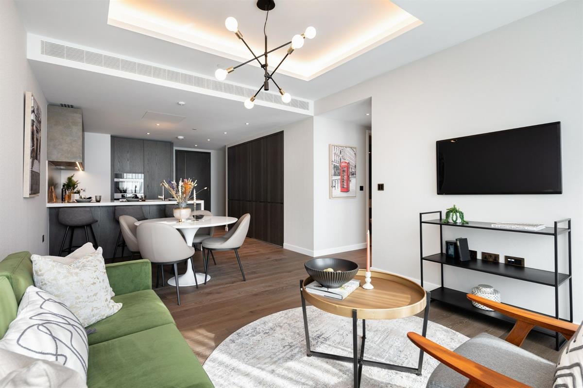 Flat Nine Elms Lane in Greater London