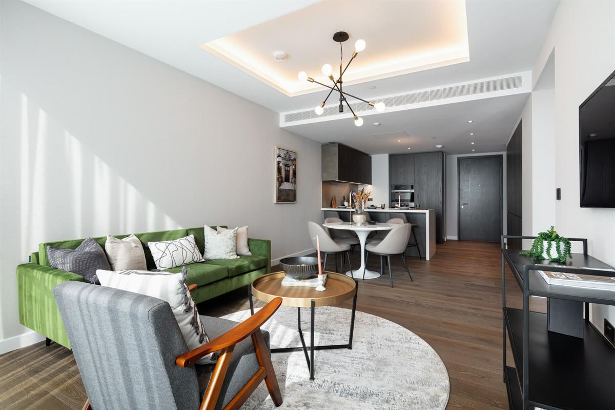 Flat Nine Elms Lane in Greater London