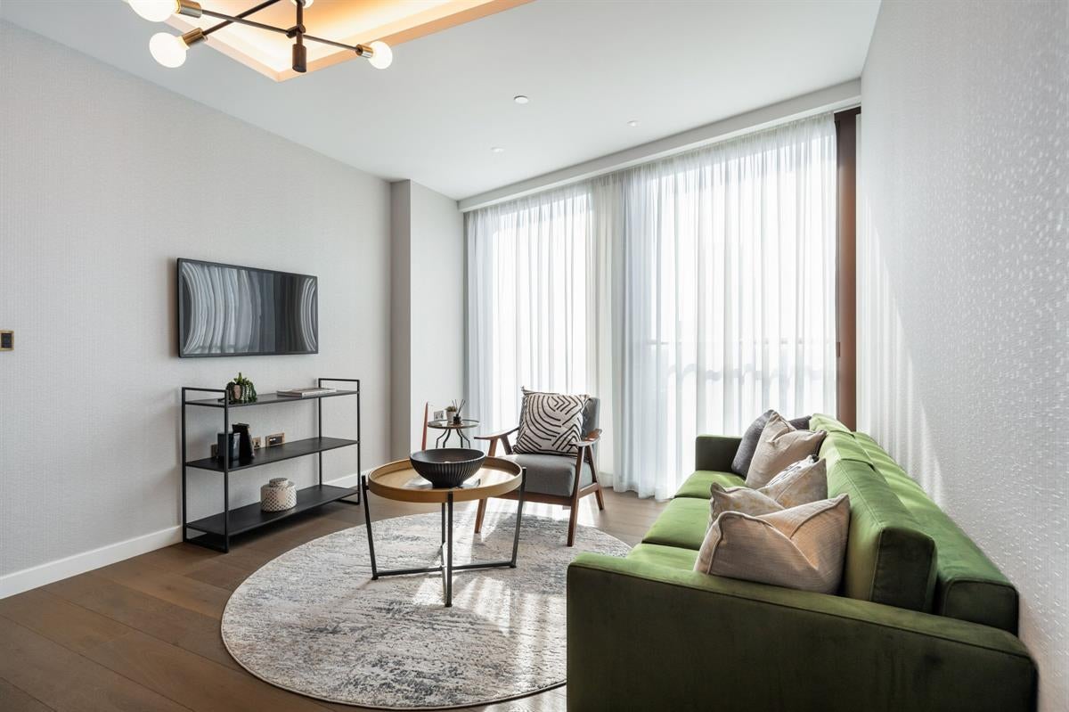 Flat Nine Elms Lane in Greater London