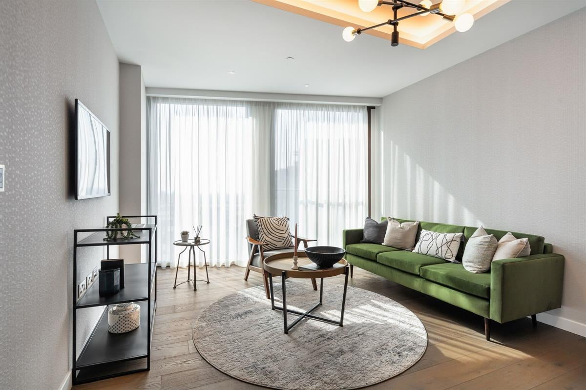 Flat Nine Elms Lane in Greater London