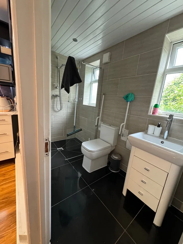 Room Orchard Close in Greater London