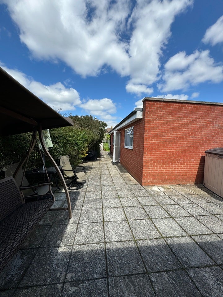 Room Orchard Close in Greater London
