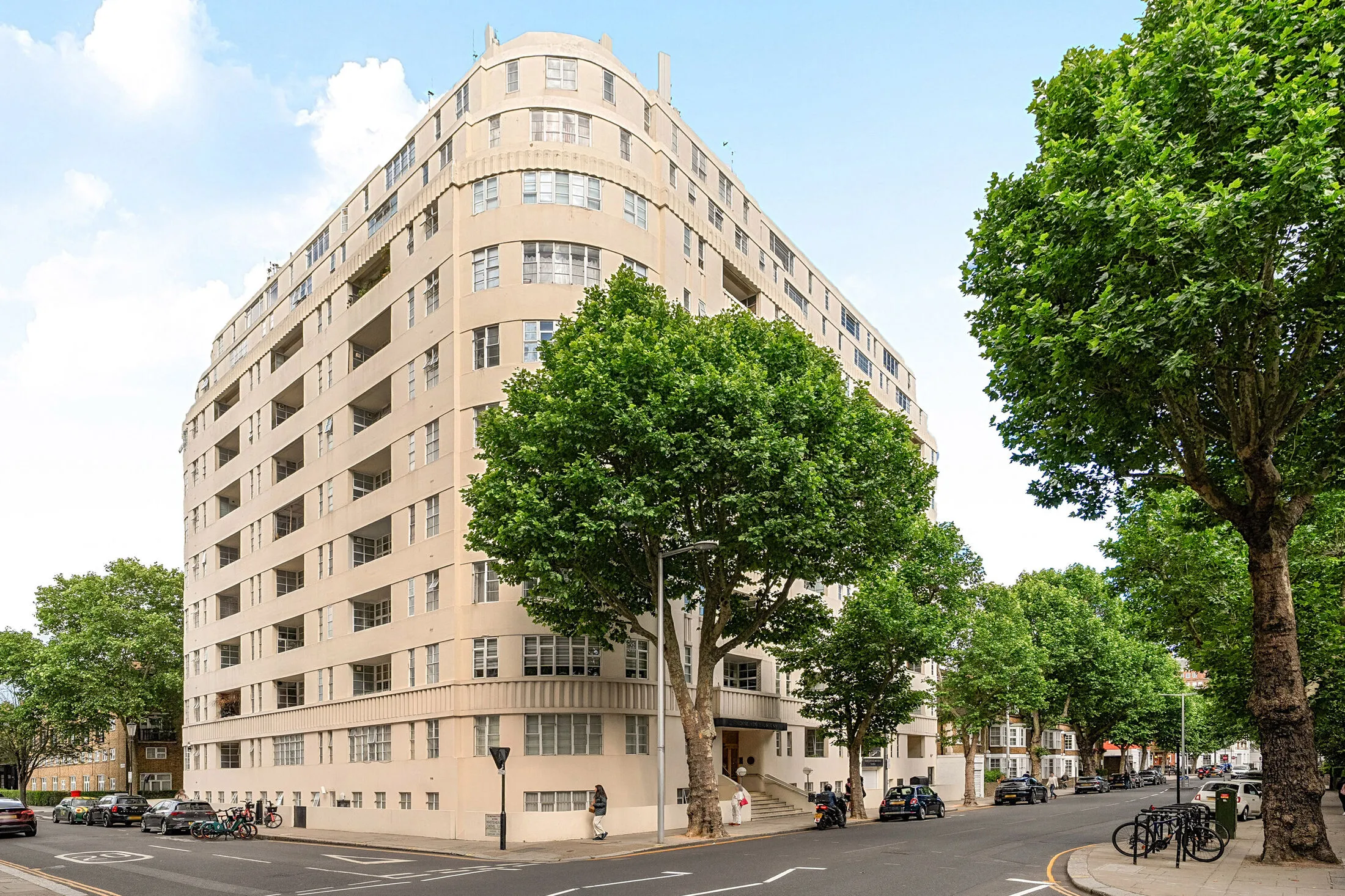 Flat Sloane Avenue in Greater London