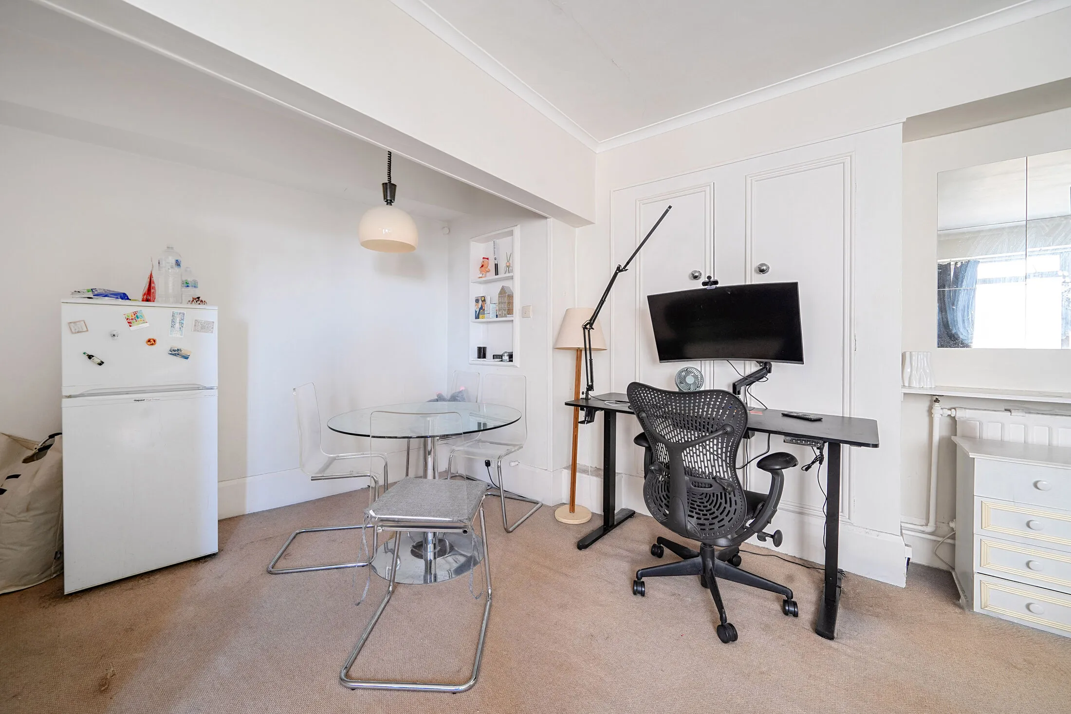 Flat Sloane Avenue in Greater London