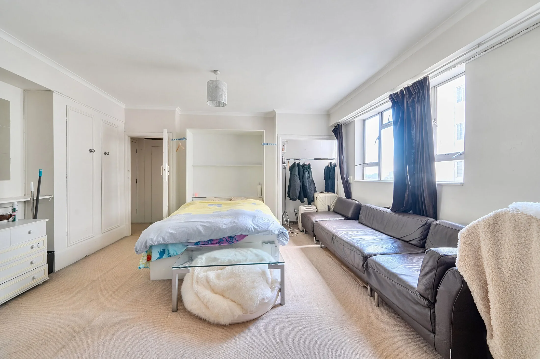 Flat Sloane Avenue in Greater London