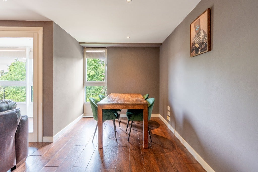 Flat Templeton Court in Glasgow