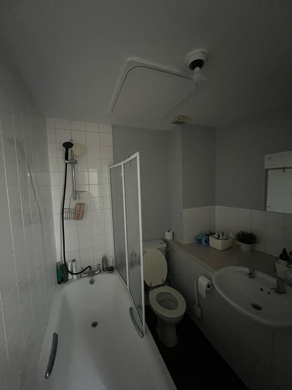 Room Hunt Close in Greater London