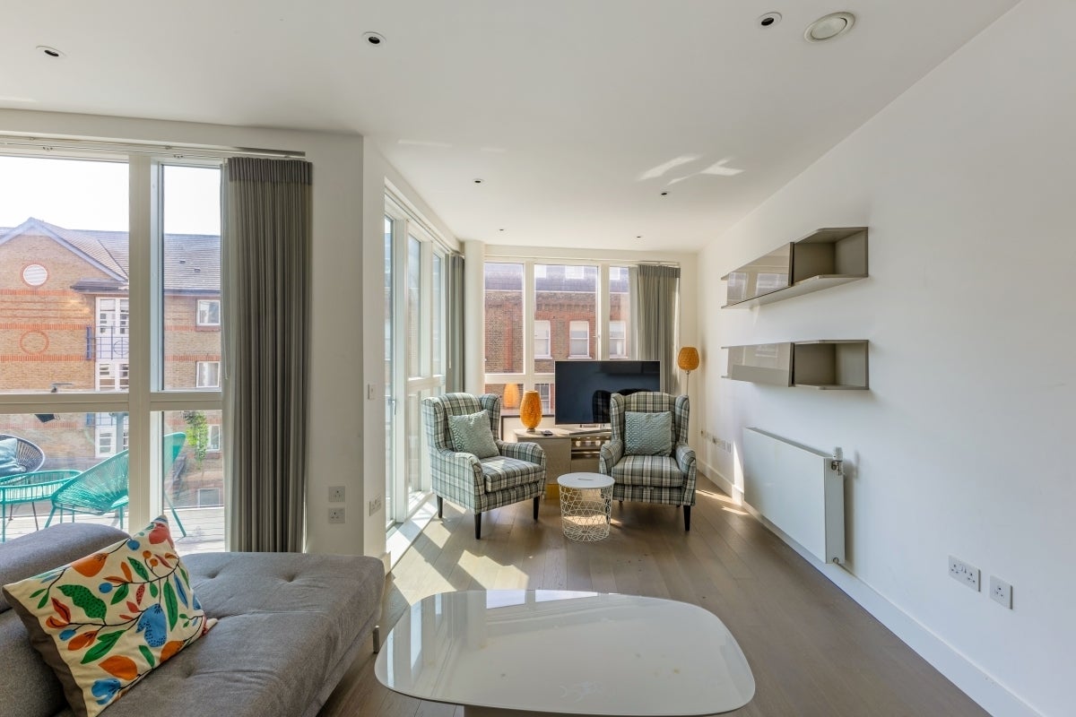 Flat Chamberlayne Road in Greater London