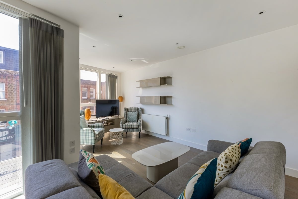 Flat Chamberlayne Road in Greater London