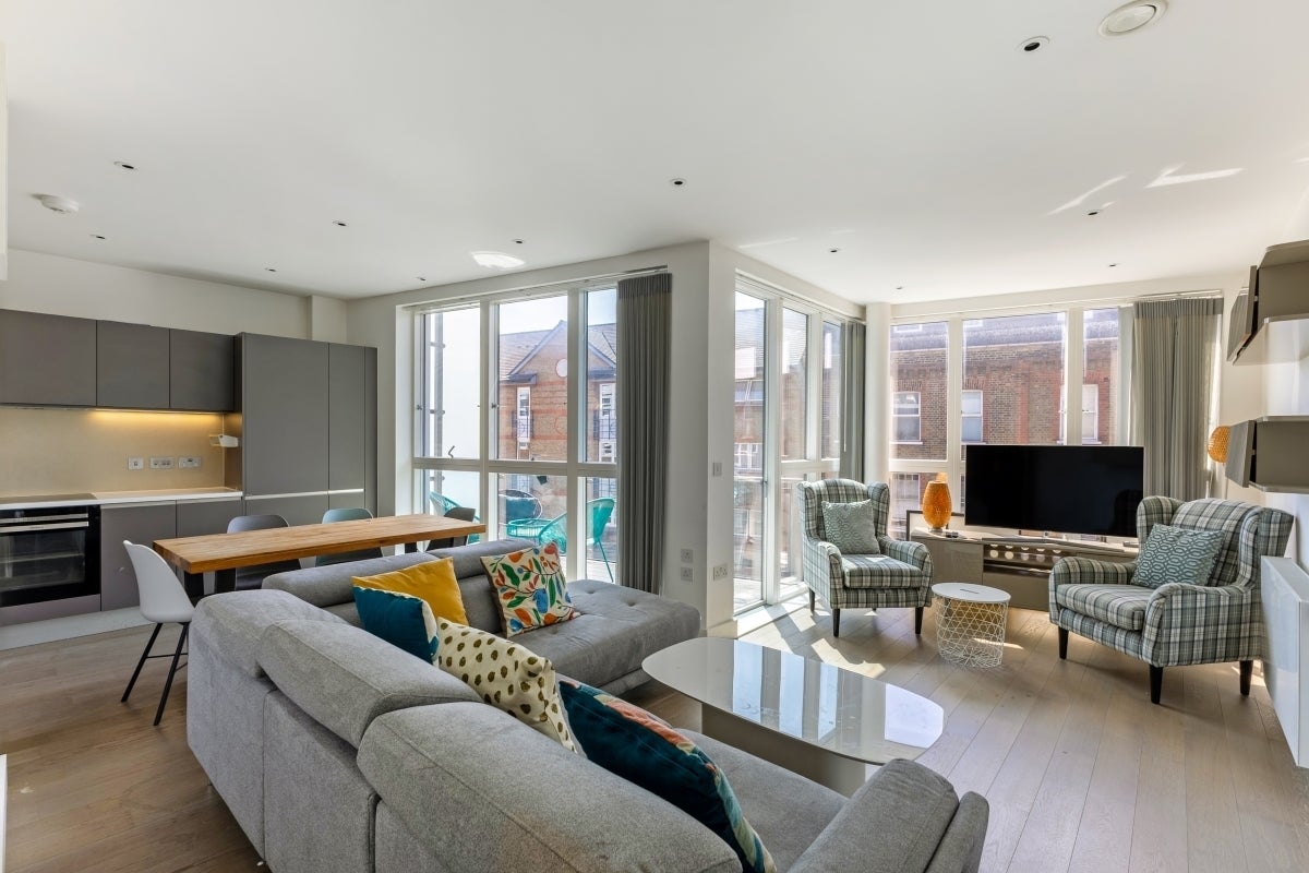 Flat Chamberlayne Road in Greater London