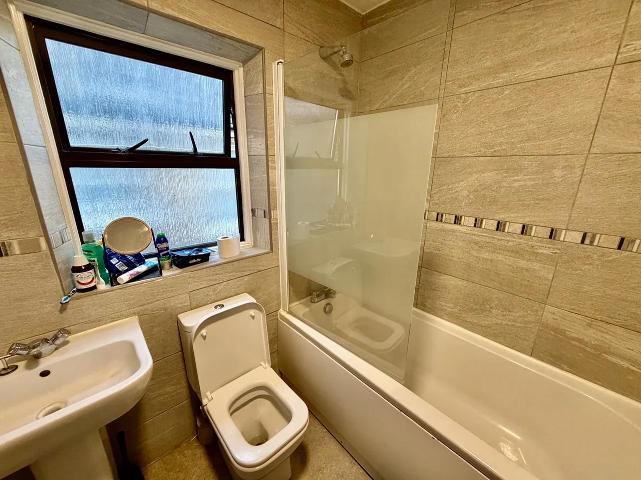 Room Inverine Road in Greater London