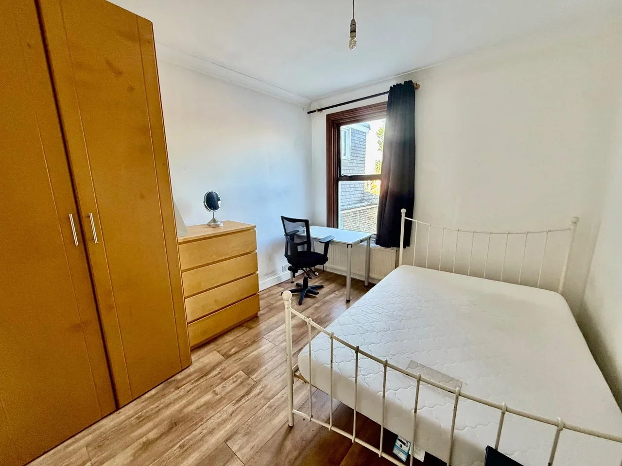 Room Inverine Road in Greater London
