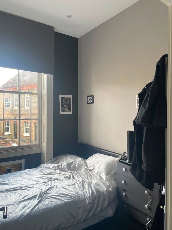 Flat Hassett Road in Greater London