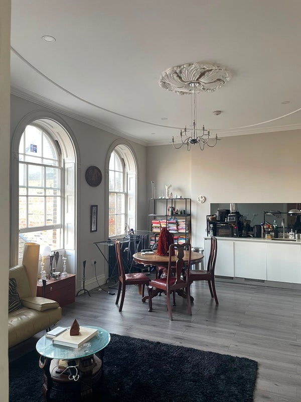 Flat Hassett Road in Greater London