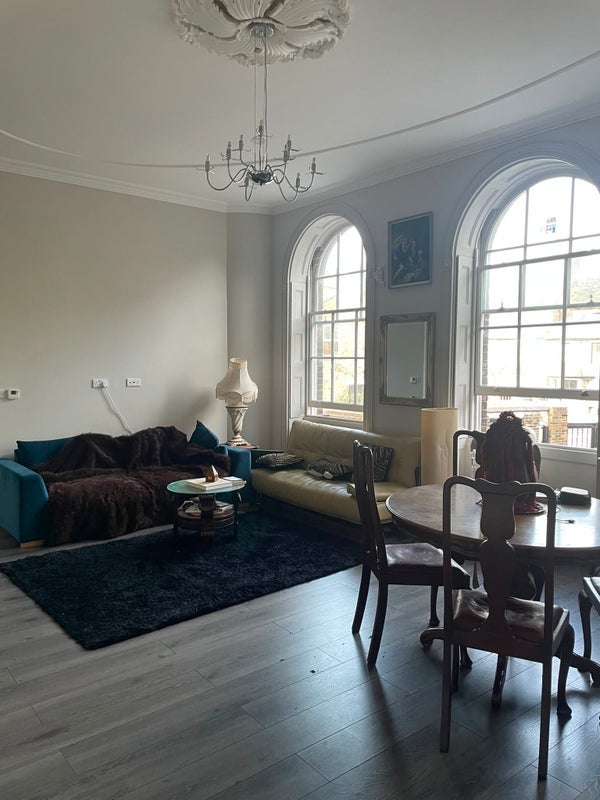 Flat Hassett Road in Greater London
