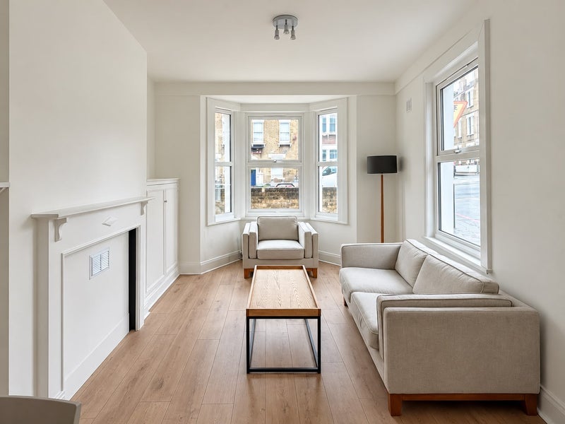 Flat Amies Street in Greater London