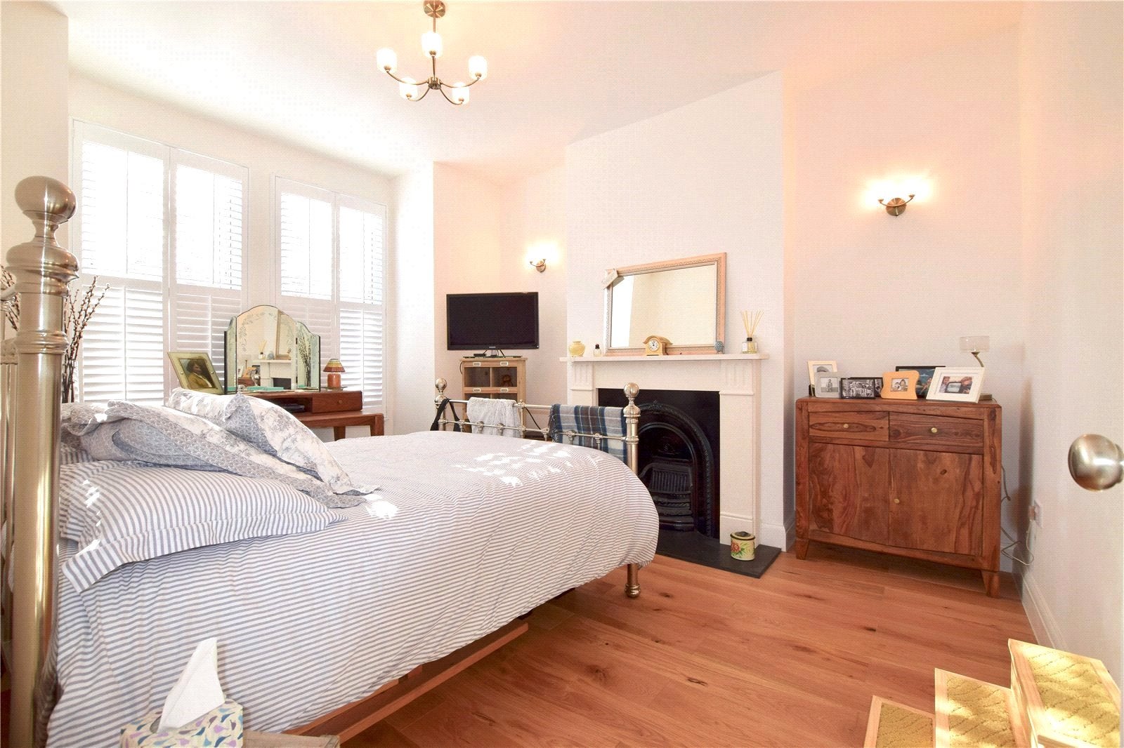 Flat Wardo Avenue in Greater London