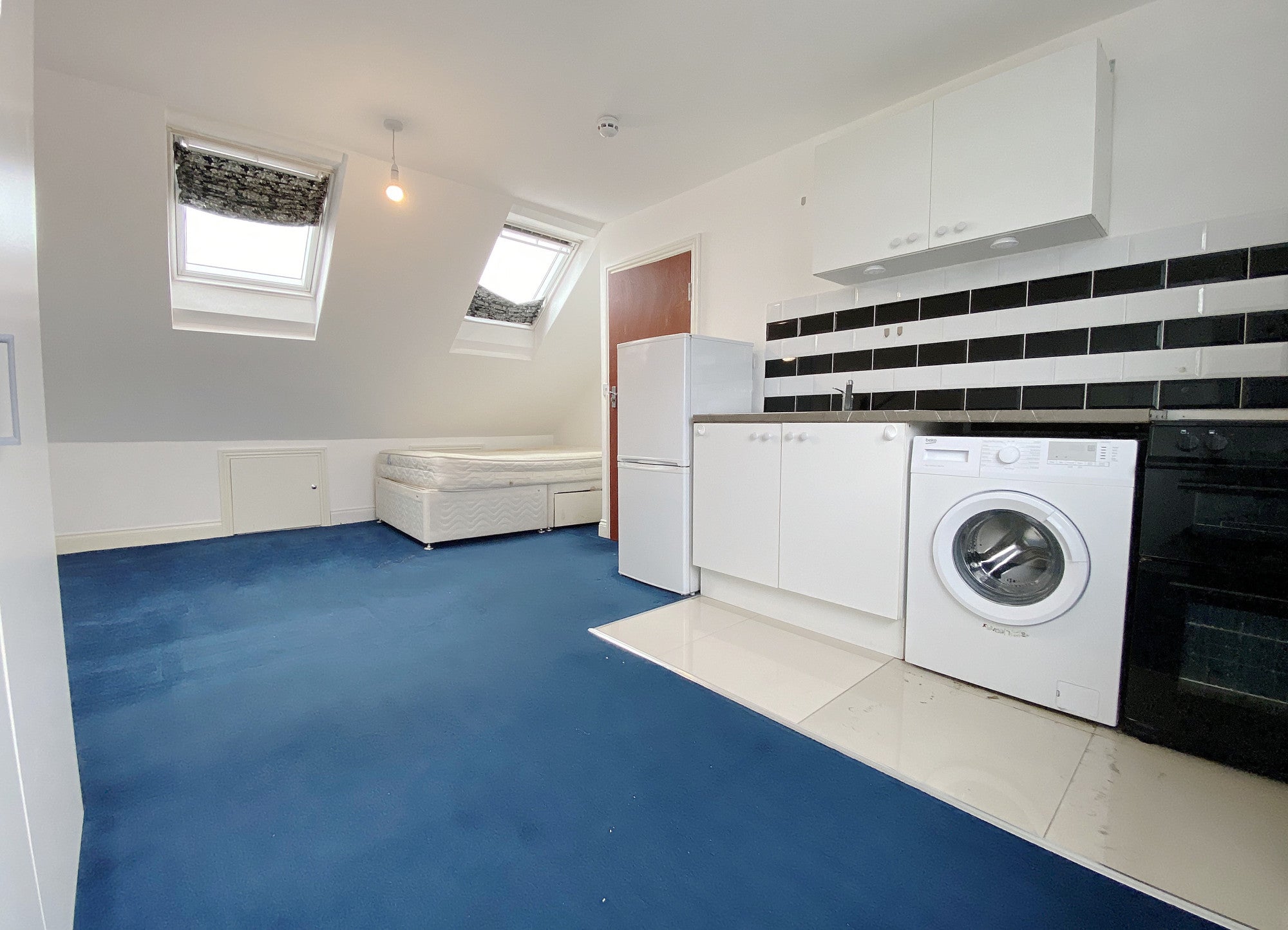 Flat Chatsworth Crescent in London