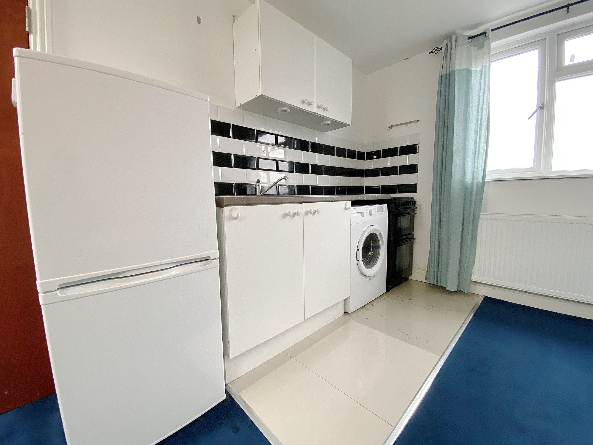 Flat Chatsworth Crescent in London