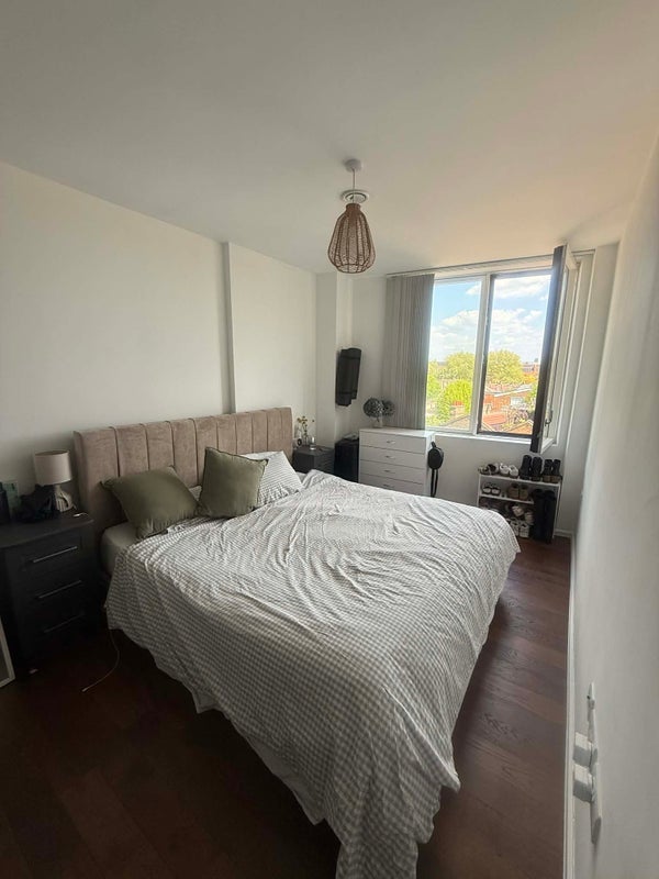 Room Gransden Avenue in Greater London